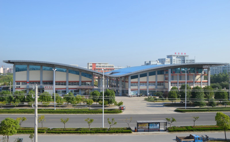 ��Ǩ���˶�ѧУ